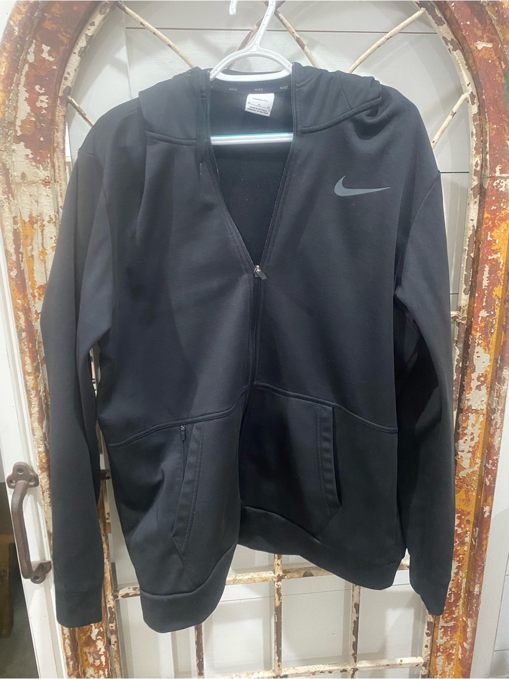 Nike Men’s Black Full-Zip Hooded Jacket Therma-Fit
